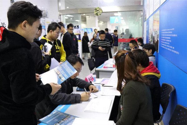 1555557173528371.jpg 配图4 云和数据学员高薪就业.jpg