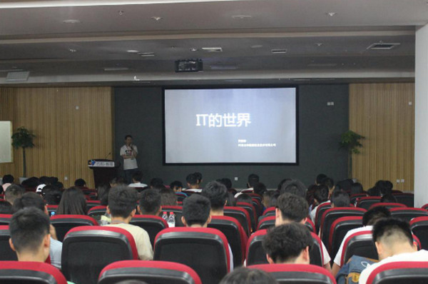 1558677250432757.jpg 配图6 热烈欢迎新乡学院计算机学院师生来到云和数据参观学习.jpg