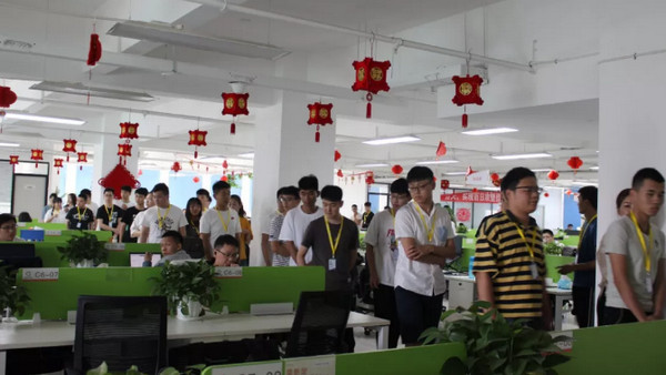 1560822170125215.jpg 配图4 云和数据IT国际精英训练营学员实地参观亚信科技.jpg