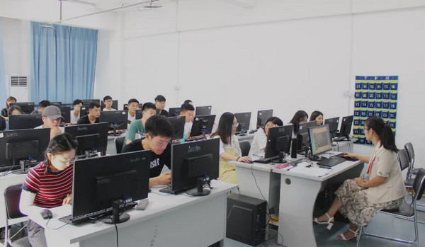 1565938821372577.jpg 配图5 云和数据UI、HTML5双班新班开班.jpg